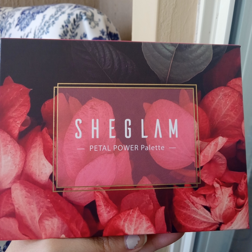 12 pan eyeshadow palette